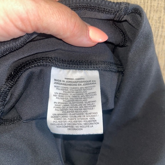 Nike Black Capris Essential Activewear - Picture 3 of 6